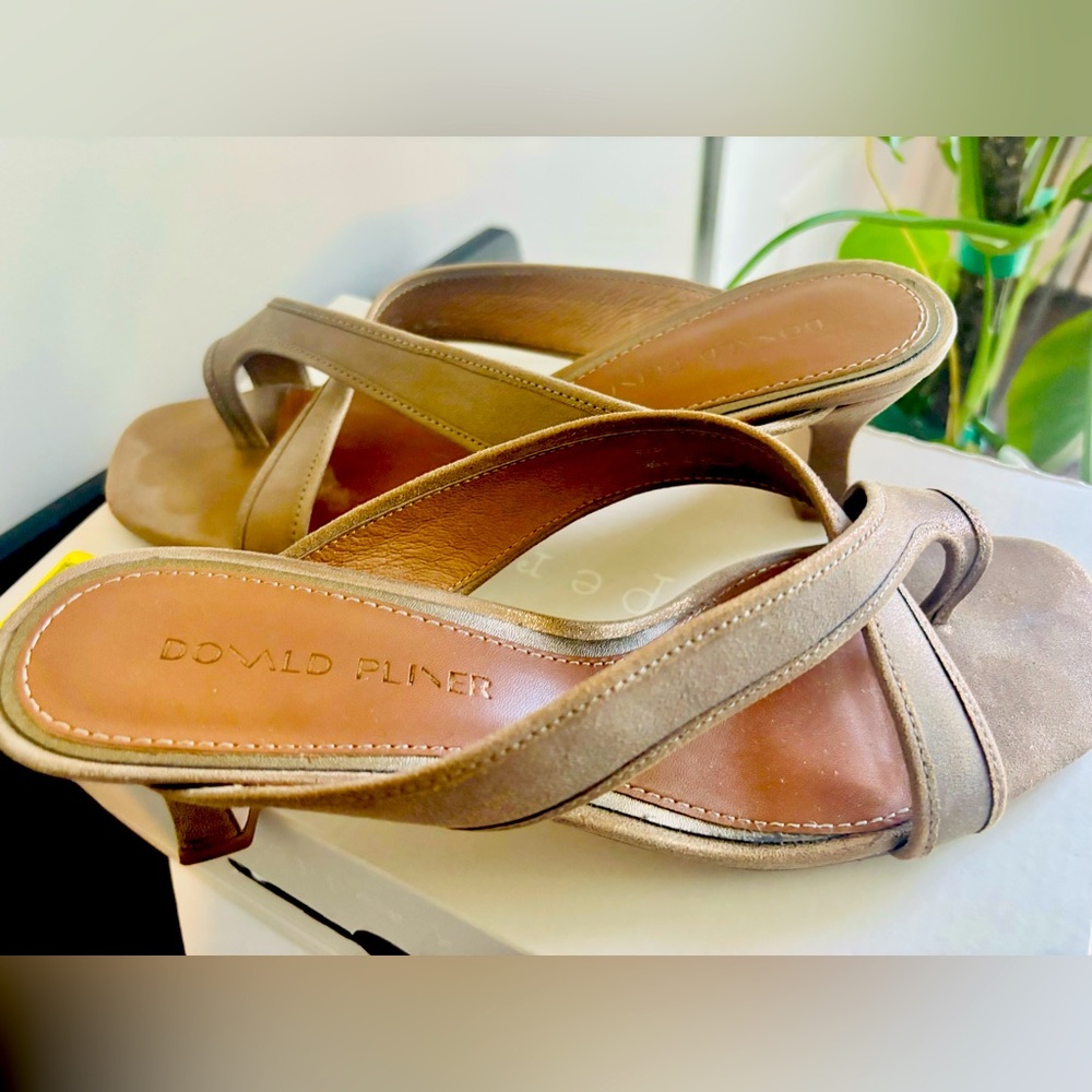 Donald J. Pliner Tan Heels Elegant Design